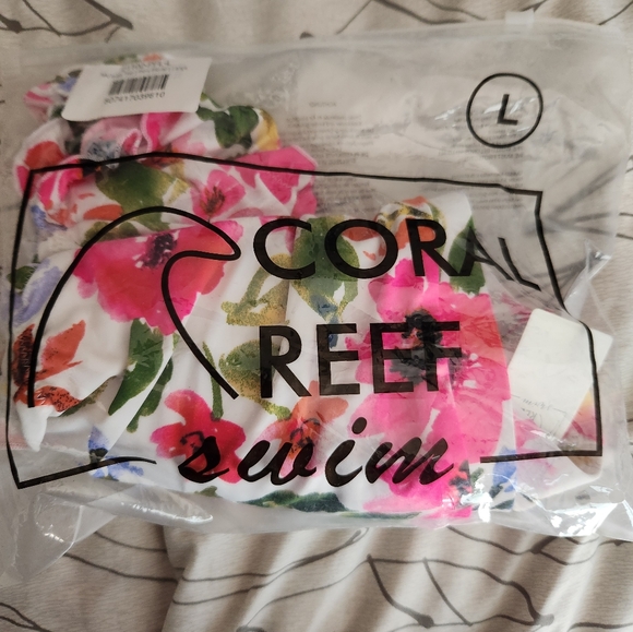Coral Reef Swim Bikini Top - Picture 2 of 6